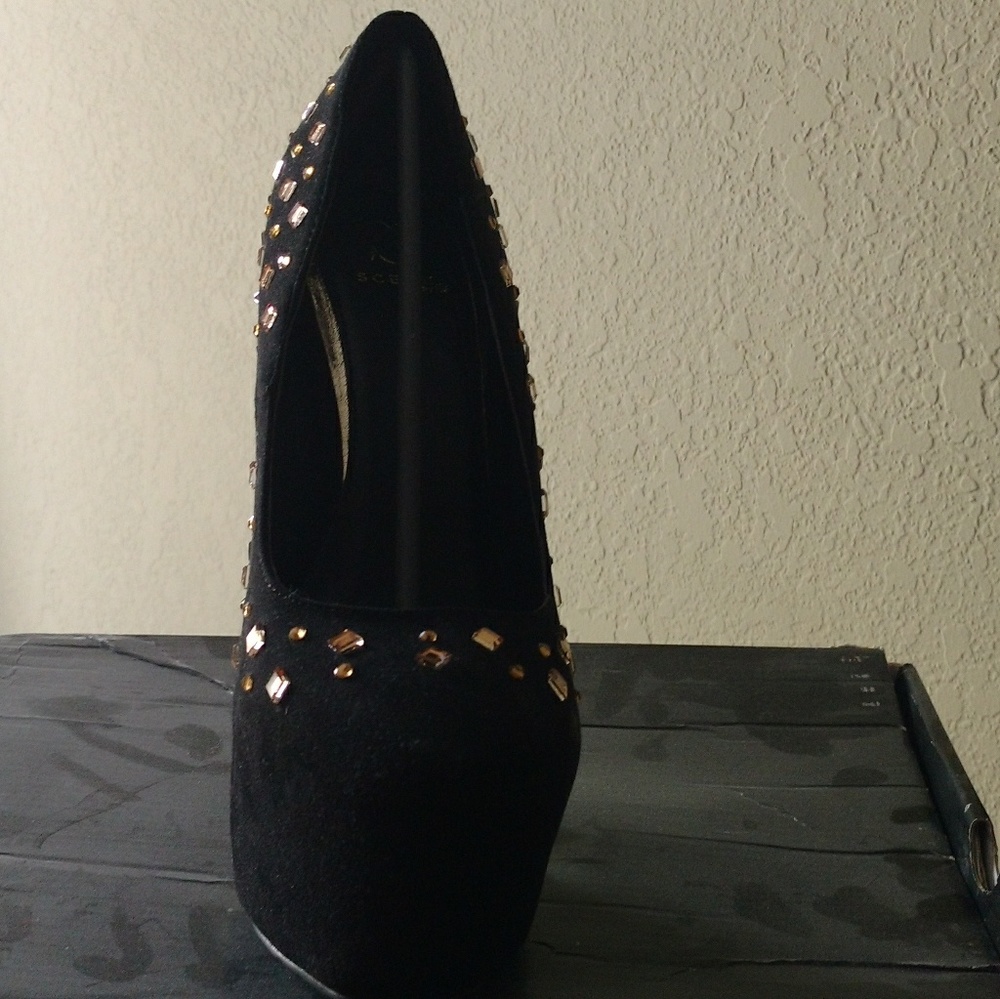 Heels - Picture 2 of 2
